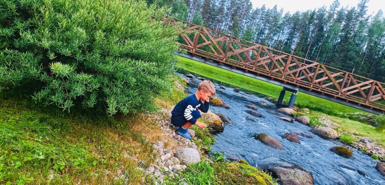 Отель Orupohja Kaempingud Ja Telkimisala Пылва Экстерьер фото